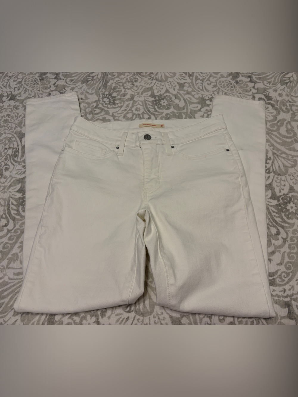 Levi's Women's Winter White Flattering Skinny Jeans Size 29